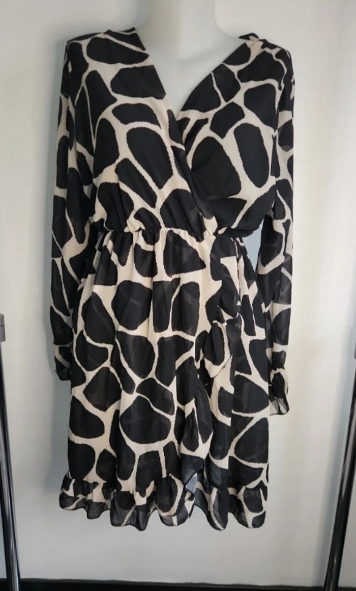 Robe cache cœur noir a motifs beige manches en voile Taille unique jusqu au 42 - photo numéro 2