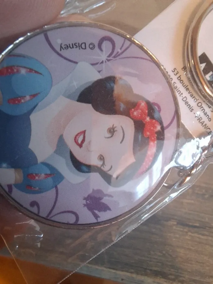 Porte clé clef disney princesses blanche neige neuf - photo numéro 3