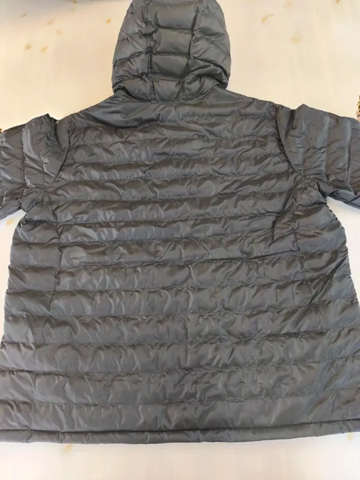 Doudoune légère Levi's XXL neuve - photo numéro 2