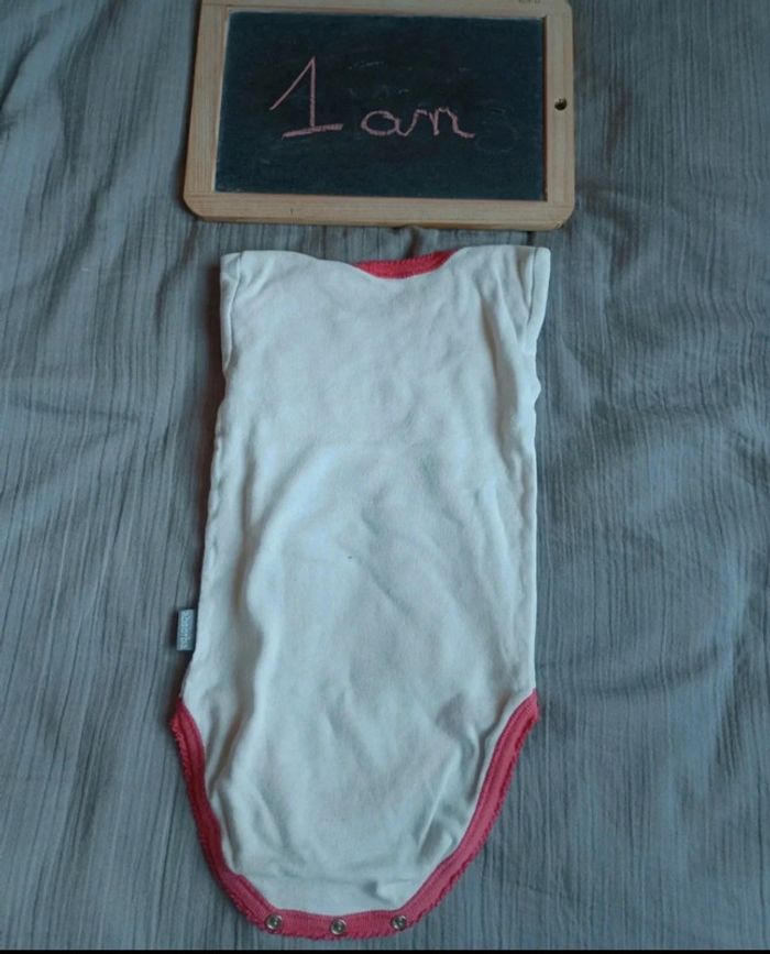 Body Absorba taille 1 an en très bon état - photo numéro 3