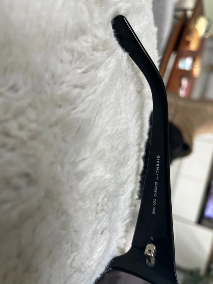 Lunettes de soleil Givenchy avec leur boîte - photo numéro 4