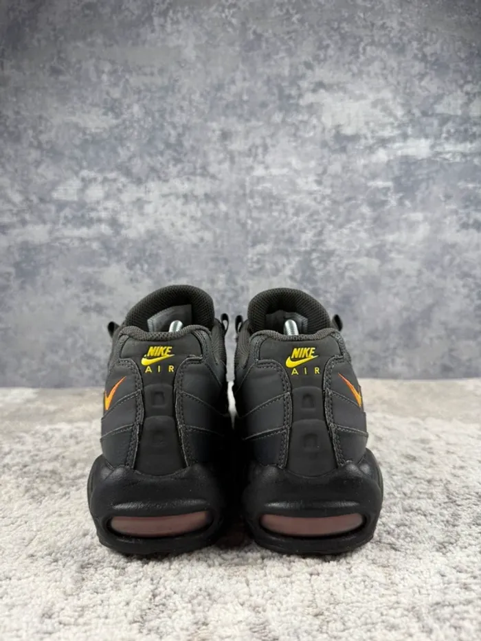 Nike Air Max 95 - Anthracite Safety Orange - Black & Grey & Red & Orange - photo numéro 4