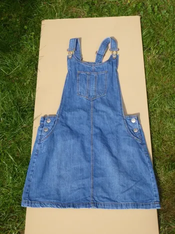 robe jeans (genre salopette)