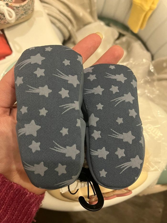 Chaussures/chaussons lune étoiles Kiabi - photo numéro 3