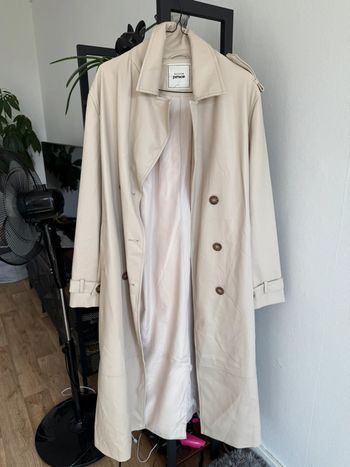 Trench en similicuir beige