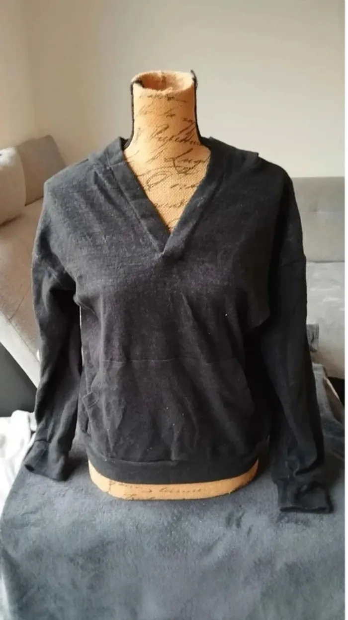 Sweat pull doux taille XS anthracite a capuche