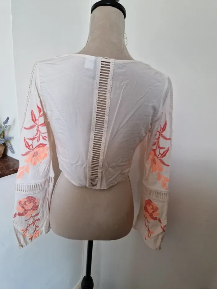 Crop top court h&m fleurie macramé taille 38 - photo numéro 2