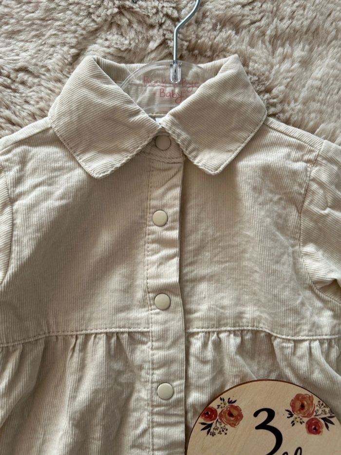Jolie robe beige neuve 3 mois - photo numéro 2