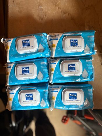 Lot de six paquets de lingettes à l’eau nettoyantes
