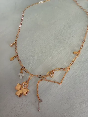 Collier doré avec pendentifs, Lovisa