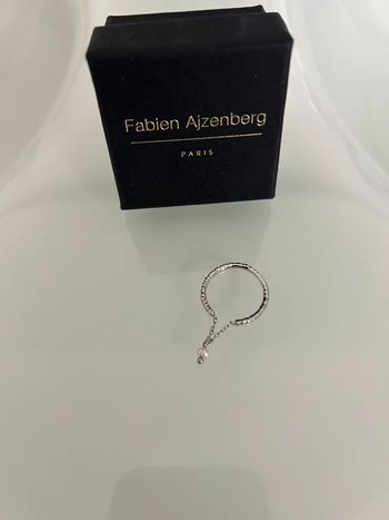 Bague rigide chaîne perle