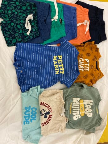 Lot de vêtements bébé