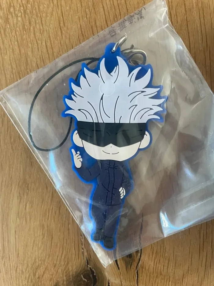 Jujutsu Kaisen – Porte-clés caoutchouc Gojo Satoru Ichiban Kuji Kyun-Chara Illustrations 7 cm - photo numéro 2