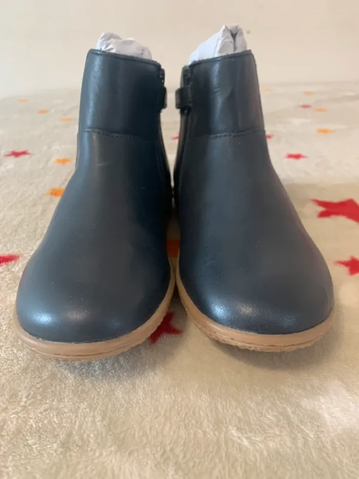 Bottines Kickers Bleu marine T32 – cuir & détails brillants – neuves étiquetées - photo numéro 3