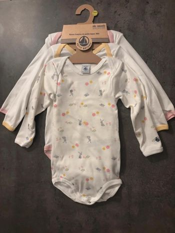 Lot de 3 bodies ,fille ,petit bateau(18 mois)