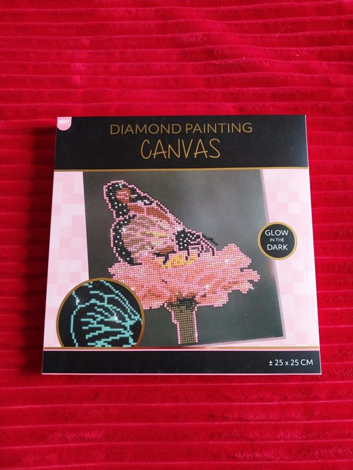 Diamond painting papillon rose