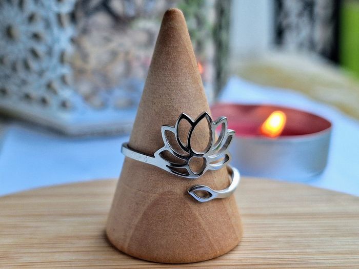 Bague Argentée réglable en forme de fleur de lotus pour femme / Bijou vintage Bague de yoga / Cadeau - photo numéro 2