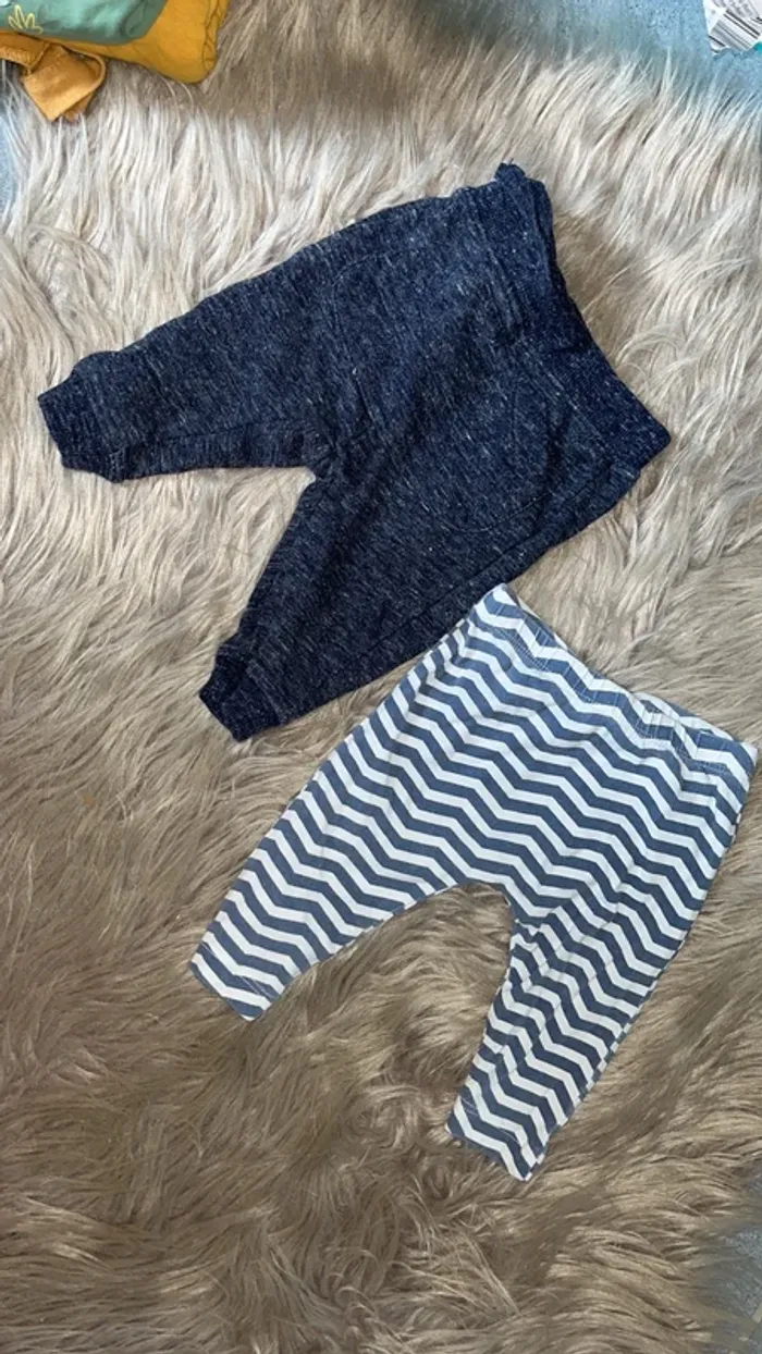 1 bas de jogging pat et ripaton 3 mois et 1 legging 3 mois noukie ´s