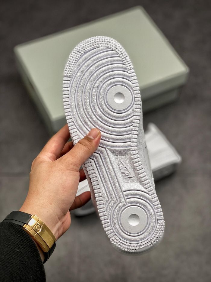 Nike Air Force 1 Low '07 White taille :40.5 - photo numéro 4