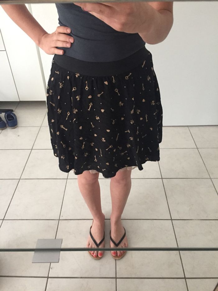 Jupe à motifs avec dentelle