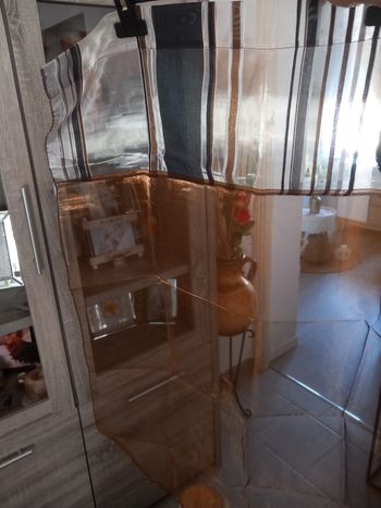 Rideaux marron à rayures 