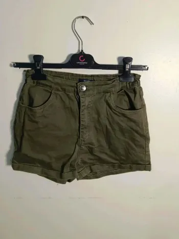 C10 short kaki kiabi 16 ans