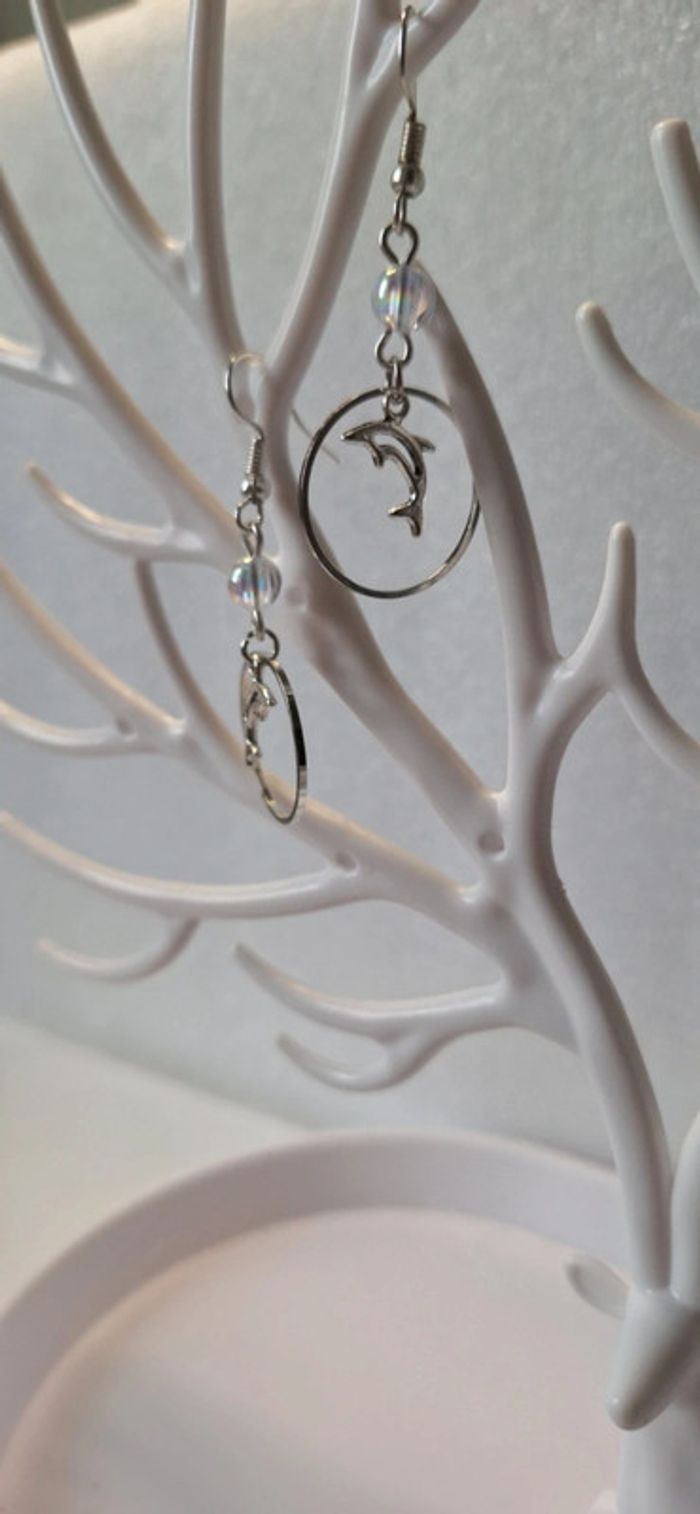 Boucles d’oreilles dauphins & cercles argentés - photo numéro 3