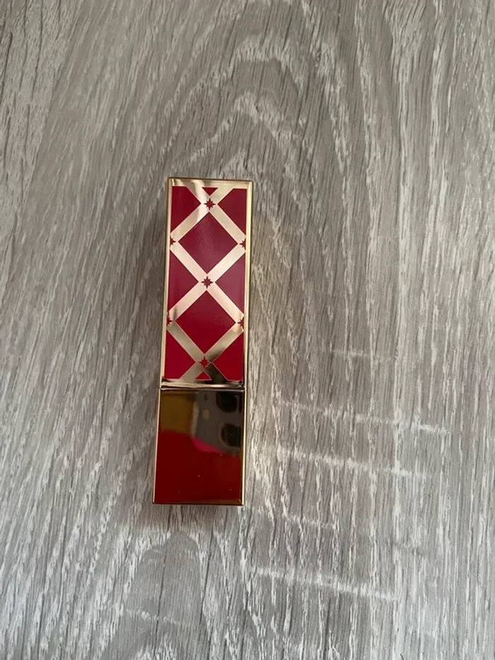 Rouge estee lauder pure color envy teinte 520 carnal