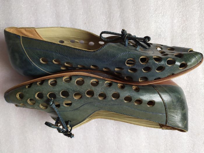 Chaussures ajourés bouts ouvertes P35,5 - photo numéro 2