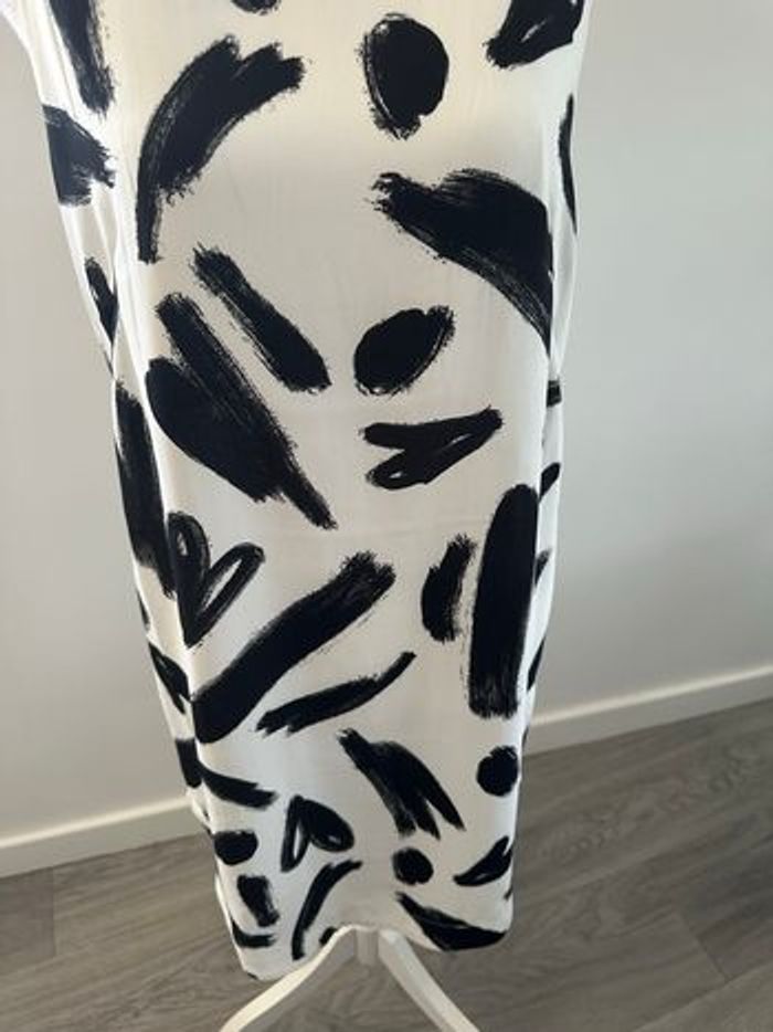 Robe bariolée abstraite peinture cœur blanche et noire H&M T38 M - photo numéro 6