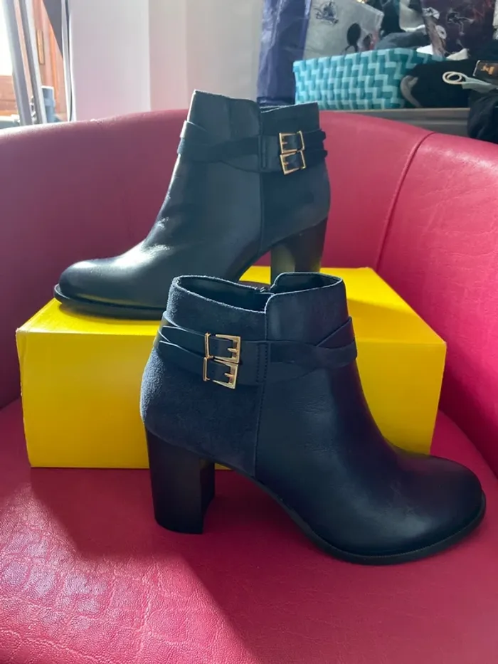 Chaussures en cuir bleue taille 38