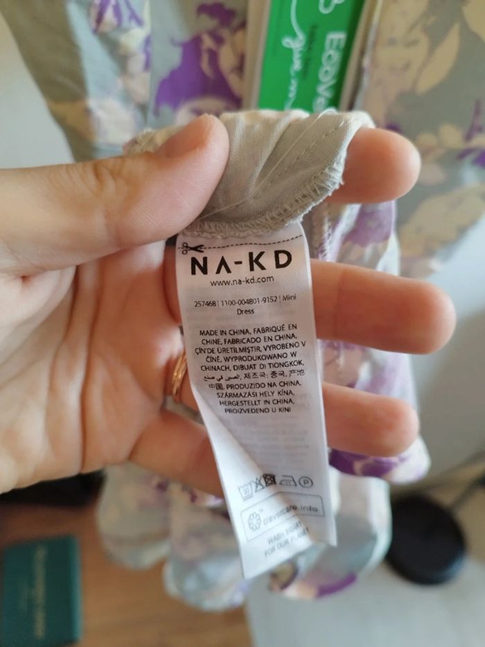 Très jolie robe NA-KD neuve taille 38 - photo numéro 9