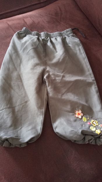 Joli petit PANTALON kaki pour demoiselles - 18mois