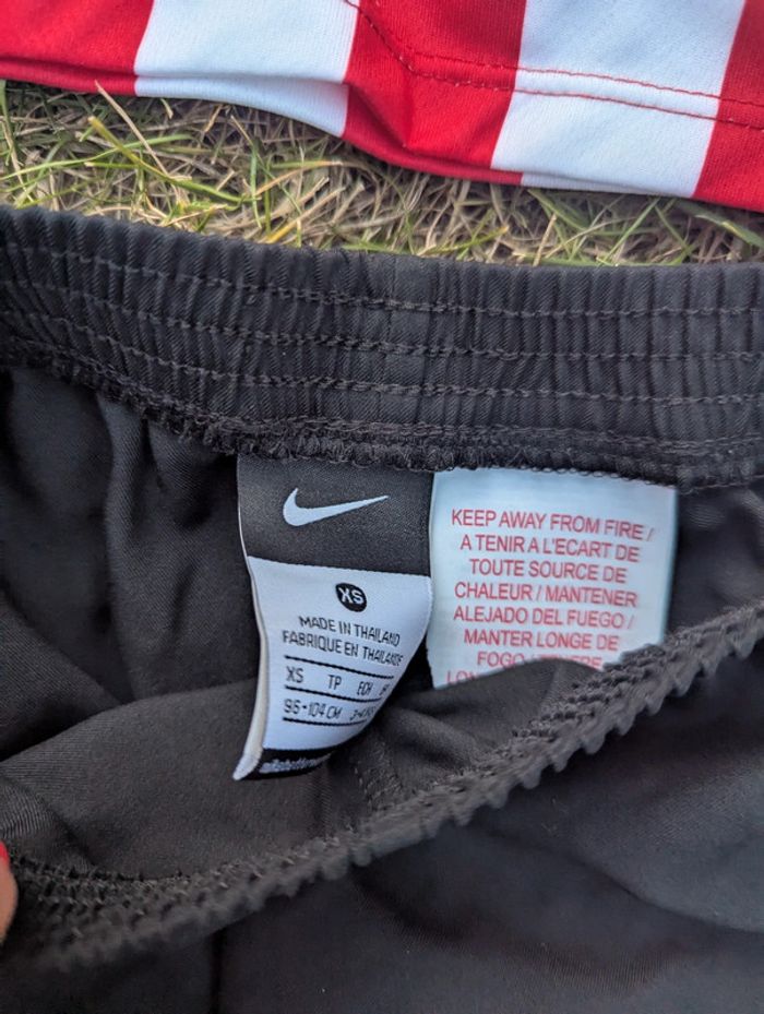 Tenue de foot Nike de l'Athletic Bilbao taille 3-4 ans - photo numéro 4