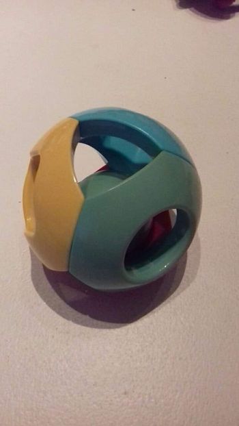 Boule avec balle grelot a l interieur