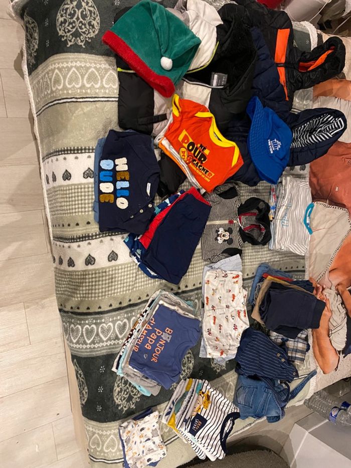 Lot de vêtements en 12 mois
