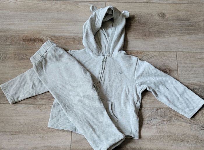 Ensemble gilet et pantalon molletonnés taille 24 mois