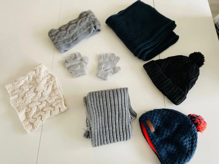 Lot écharpes bonnets