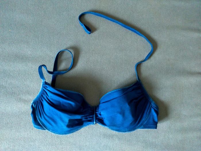 Haut de bikini triangle bleu velours – Taille 36 – 5 exemplaires disponibles - photo numéro 7