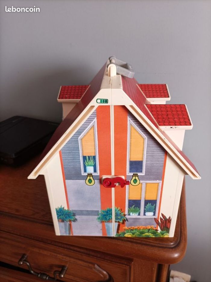 Maison playmobil avec personnages et mobilier - photo numéro 4