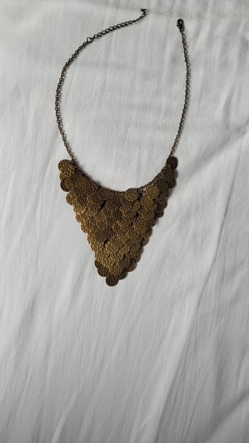 Collier plastron en métal neuf