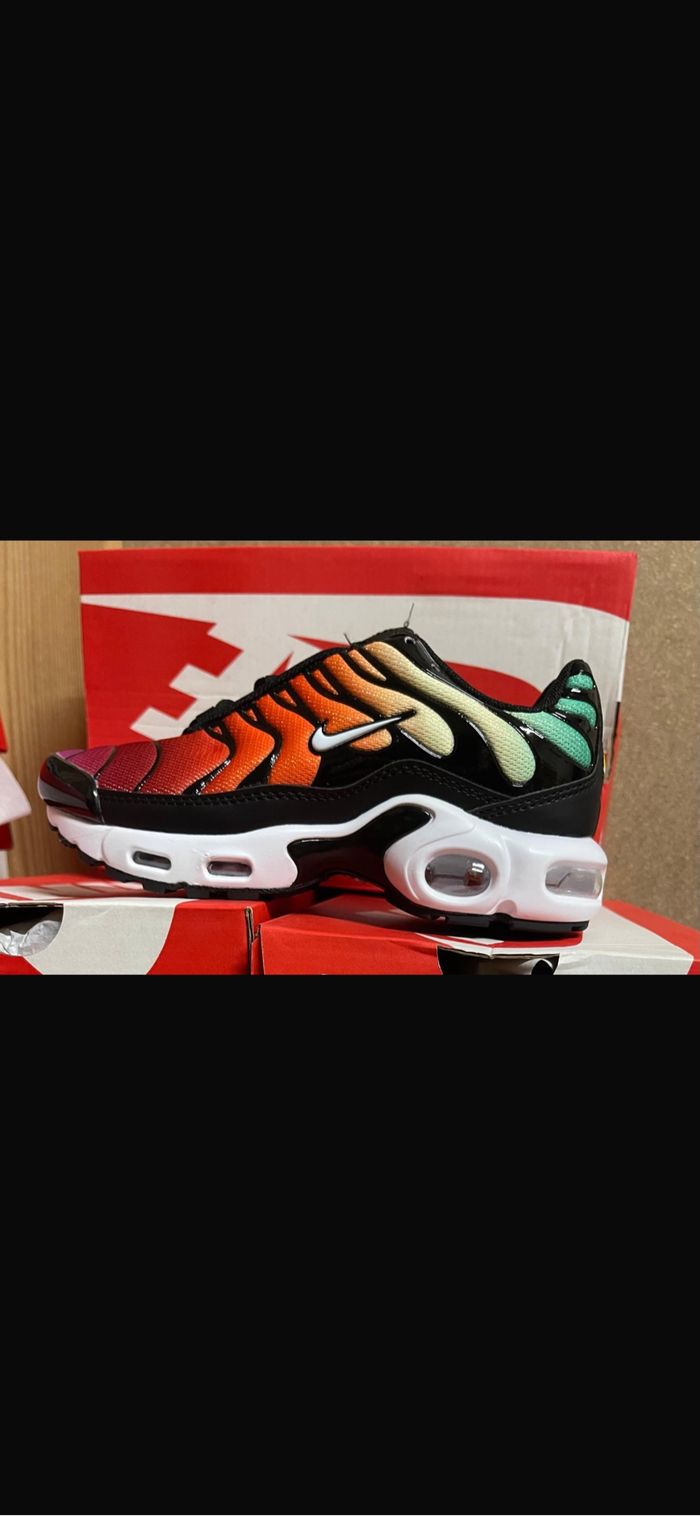 Nike tn multicolore rouge jaune vert 35