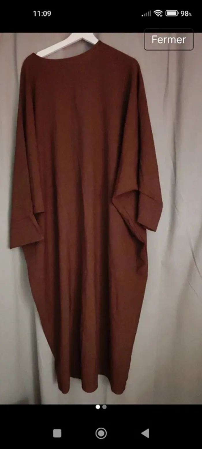 Très grande robe marron