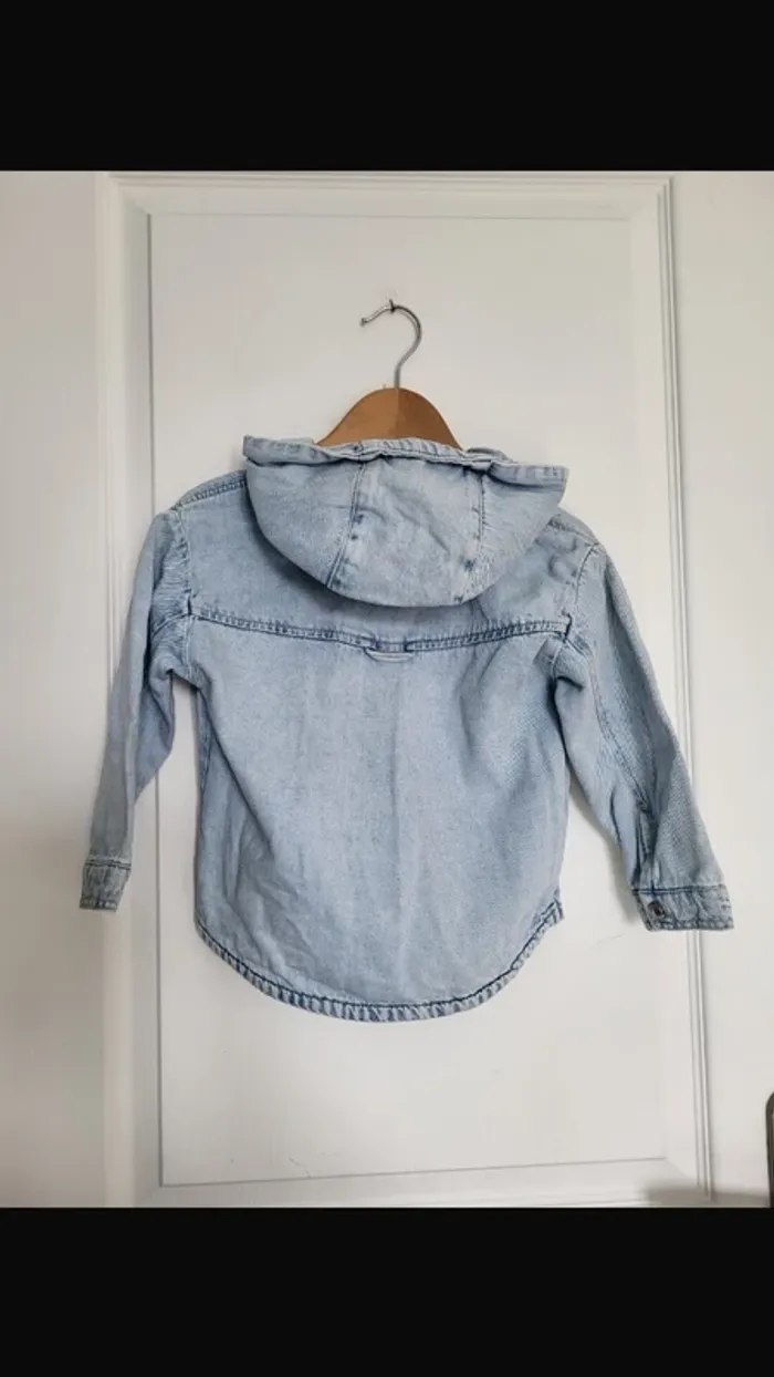Surchemise jean capuche zara 3 ans - photo numéro 4