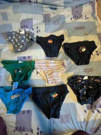 Lot de 8 culottes taille 2-3 ans (89-101 cm)