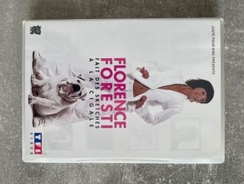 DVD spectacle humour, comique Florence Foresti fait des sketches à la cigale en français.