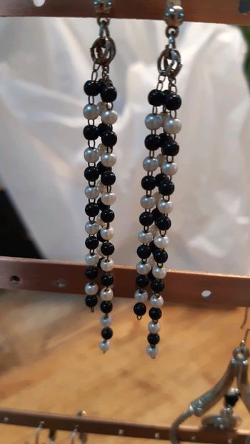 Clous oreilles pendants