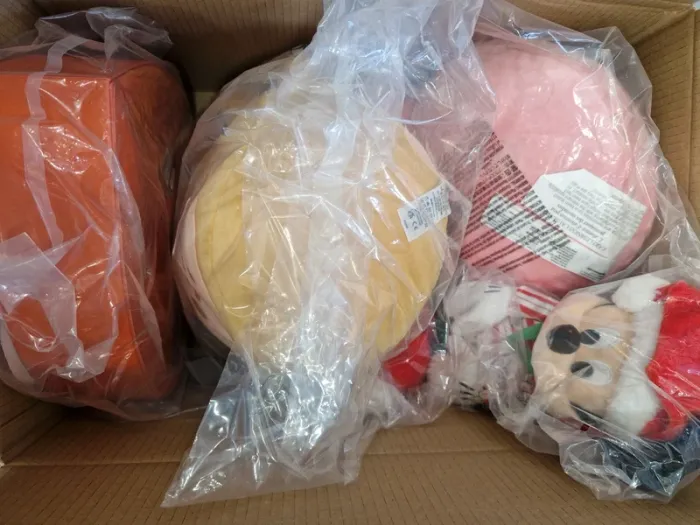 Lot 4 articles - destockage profitez en prix incroyable . Disney - photo numéro 3