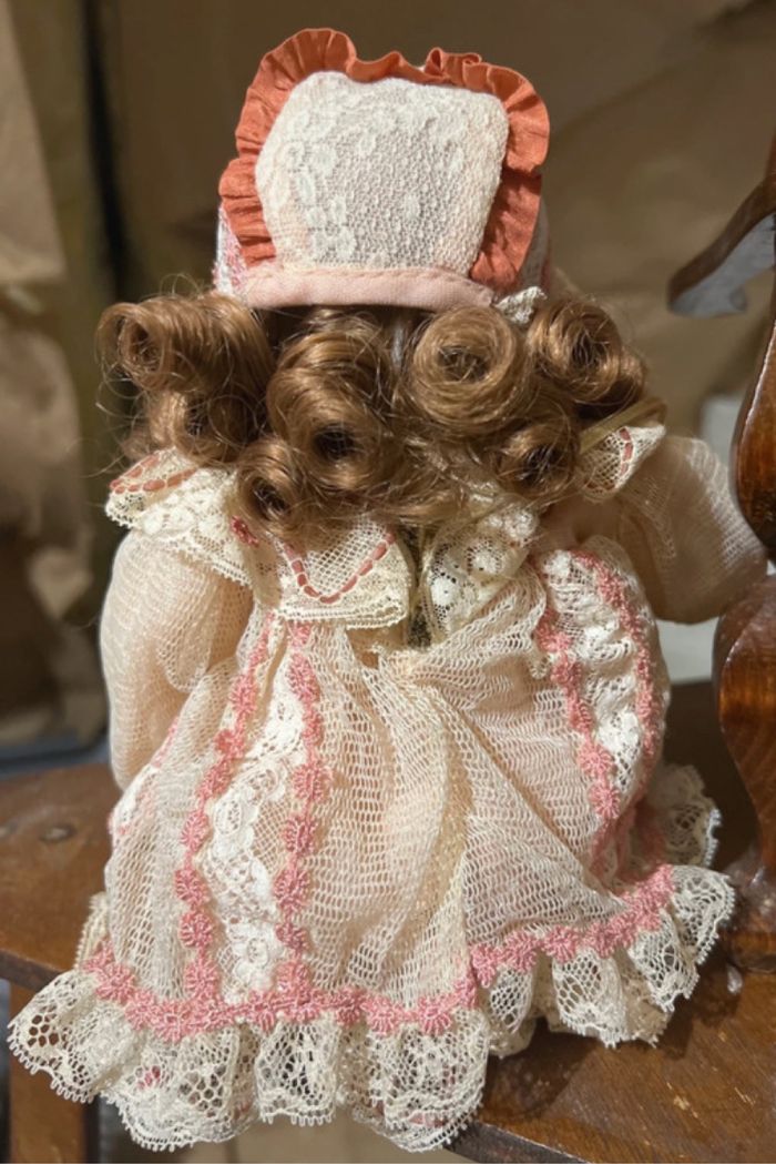 Poupée de collection Alice de Mundia (tête articulée et corps en bois) - photo numéro 3