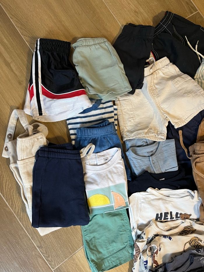 Lot de vêtements bébé